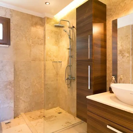 Sleeps 8 With Pool Air Con And Wifi Villa *